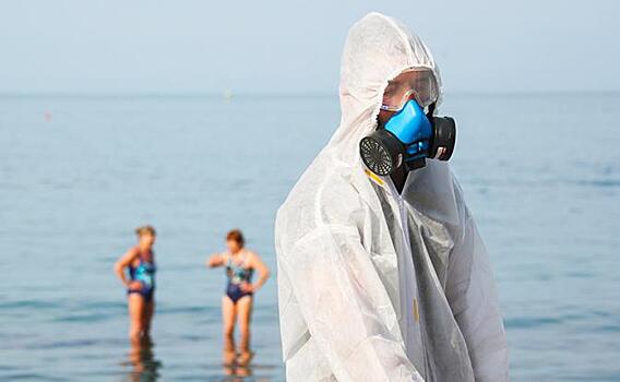 Зараза на городском пляже: Год назад мы еще верили в байки, что от жары ковид исчезнет