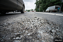 Дорожники в ХМАО затеяли эксперимент против трещин в асфальте
