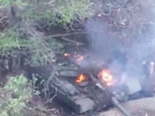 «Молния» и «Ланцет» превратили в груду железа замаскированный в лесу Т-72