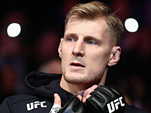 Россиянин Волков на турнире UFC в Лондоне проиграл британцу Аспинэллу болевым приемом