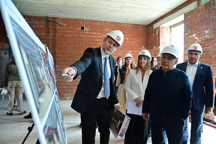 Минниханов осмотрел объекты в историческом центре Казани