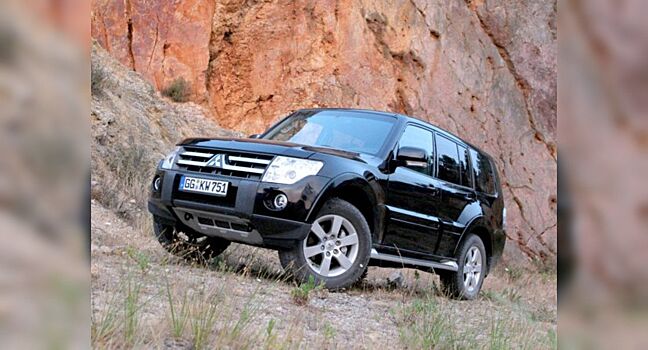 Владелец Mitsubishi Pajero IV раскрыл особенности защиты фар