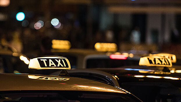 Минфин поддерживает идею обязательного страхования пассажиров такси
