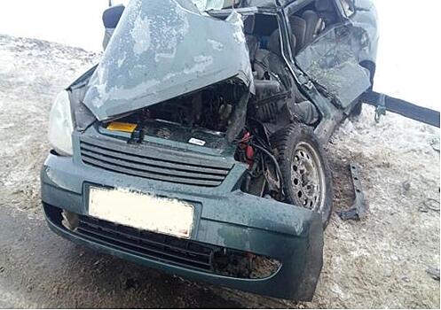 Водитель "Приоры" погиб в страшном ДТП в Самарской области