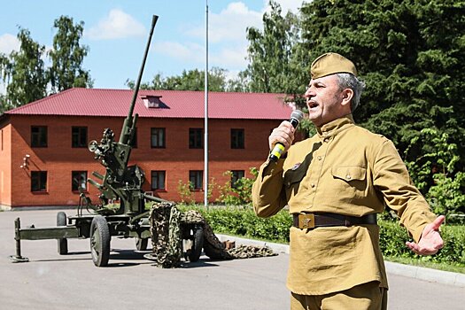 Московские спасатели и пожарные поздравляют всех с 76-летием Победы