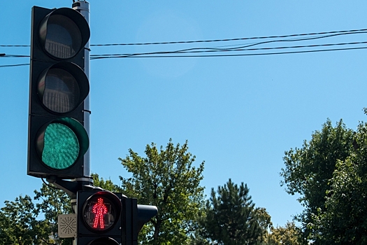 В Краснодаре светофоры установят на семи перекрестках возле школ