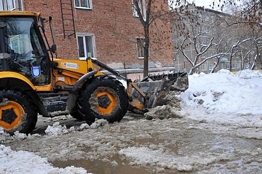 За месяц с улиц Екатеринбурга вывезли 11 тысяч тонн грязи и 3 тысячи тонн мусора