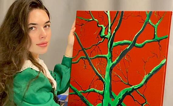 Художница из Курска пишет картины по историям жизни людей