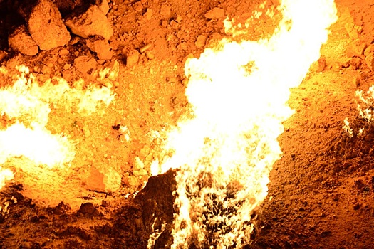 На Украине загорелось подземное хранилище газа, гигантский факел сняли на видео