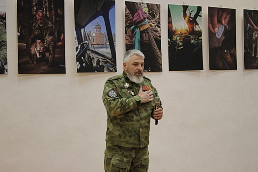 Фотографии из-за ленточки