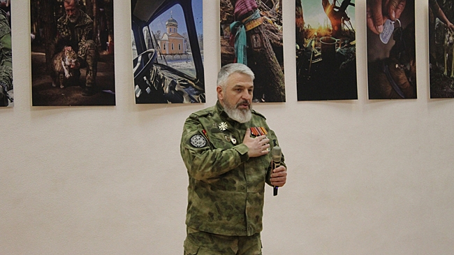 Фотографии из-за ленточки