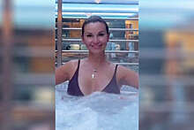 Ведущая Ольга Орлова опубликовала фото в купальнике