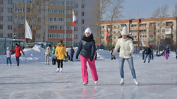 Десятки вологжан после выборов отправились на городские катки, чтобы бесплатно покататься на коньках