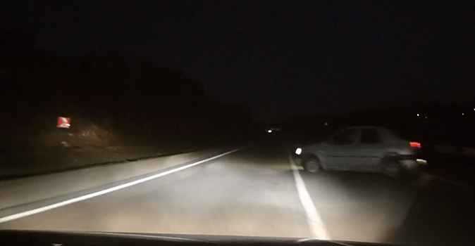 В Севастополе из-за маневра легковушки перевернулся автомобиль