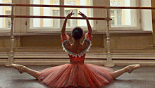 Юная русская балерина в питерской парадной поразила Reddit. И нас тоже