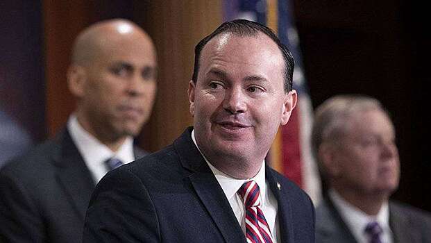 В США сенатор проговорил четыре часа в знак протеста против помощи Украине