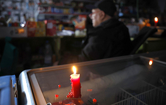 Супермаркеты на Украине массово закрываются из-за отсутствия света и тепла