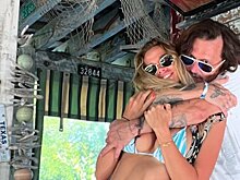 Модель Юлия Власова спровоцировала слухи о помолвке с Джонни Деппом