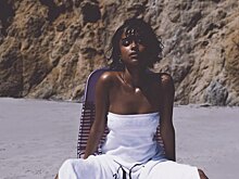 Популярная певица снялась для журнала в бикини