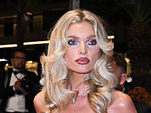 «Ангел» Victoria's Secret снялась в нижнем белье в Новый год