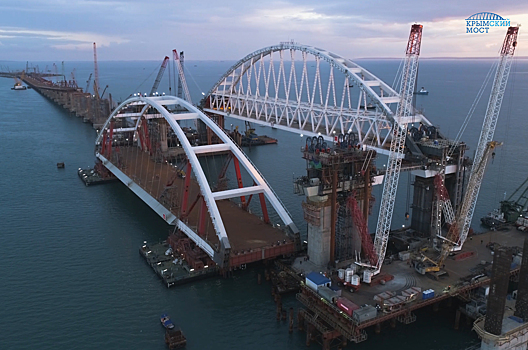 Судоходство в Керчь-Еникальском канале возобновлено после установки арки Крымского моста