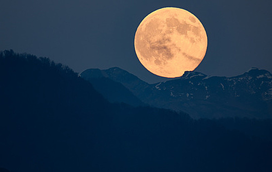 Астроном Язев: полнолуние 3 января не станет "суперлунием"