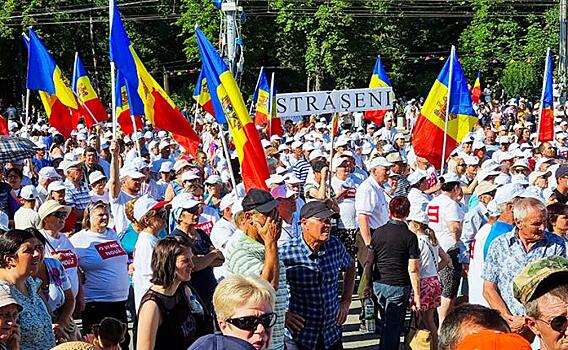Молдавский бунт: Верхи хотят в Румынию, низы - нормальной жизни