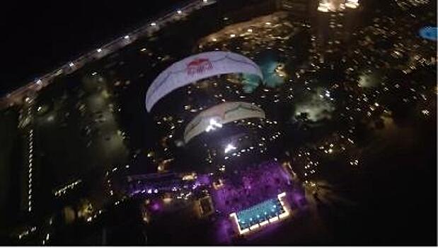 Двое воздухоплавателей порезвились в небе над Пальмой Джумейра