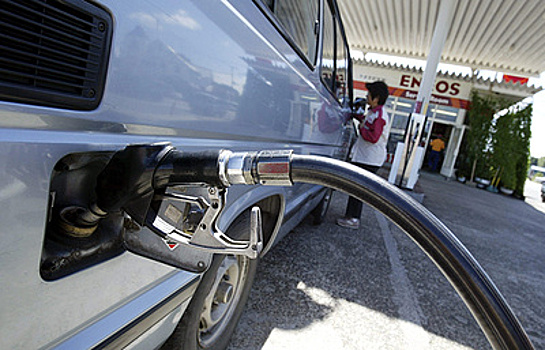 Слеза владельца бензоколонки: японцы массово отказываются от авто на жидком топливе