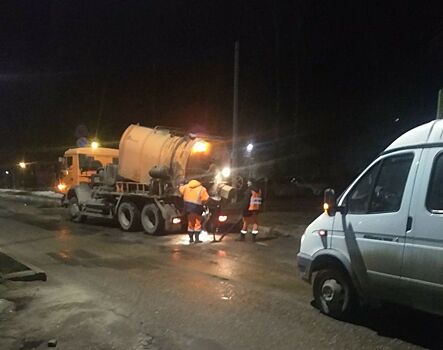 Дороги быстро ремонтируют после оттепели в Костроме