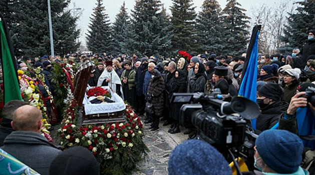 Пост журналиста в день похорон мэра Харькова вызвал скандал
