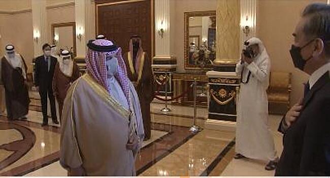 Король Бахрейна шейх Хамад бен Иса аль Халифа провел встречу с Ван И