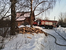 Костромские полицейские спасли мужчину из горящего дома
