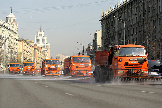 До 9 мая столичные дороги дважды промоют с шампунем