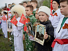 Станичники дружно убирают общественные территории и закладывают новые аллеи