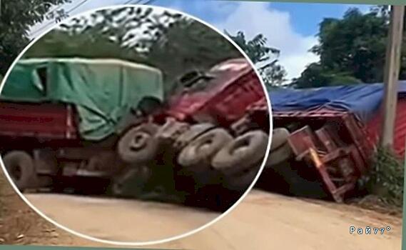 Лаосский дальнобойщик выпрыгнул из грузовика за мгновение до падения с утёса