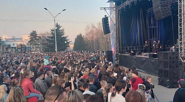 В Барнауле патриотический рок-концерт «ZaРоссию» собрал пять тысяч человек