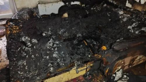 Лежал на пороге: пожар в Омске убил 4-летнего мальчика и его бабушку