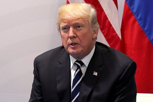 Трампу предъявили обвинение и отпустили из зала суда