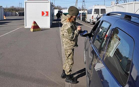 «Им внушают, что в Россию ехать смертельно опасно»: новосибирцы — о запрете въезда на Украину