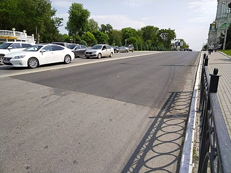 В Астрахани начался ямочный ремонт на улице Боевой и Кубанском мосту