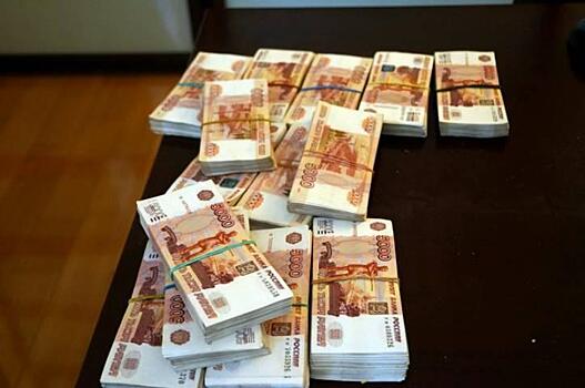 В Приморье лжечиновник обманул своих близких и знакомых на 1,5 млн рублей