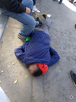 Мужчина упал без сознания около остановки в Кемерове