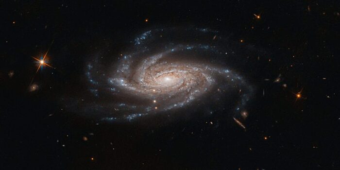 Телескоп «Хаббл» передал уникальные фото спиральной галактики NGC 2008