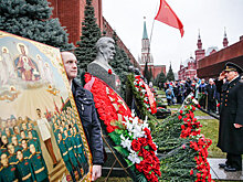 Серп и молот, а не православный крест остановили коричневую чуму