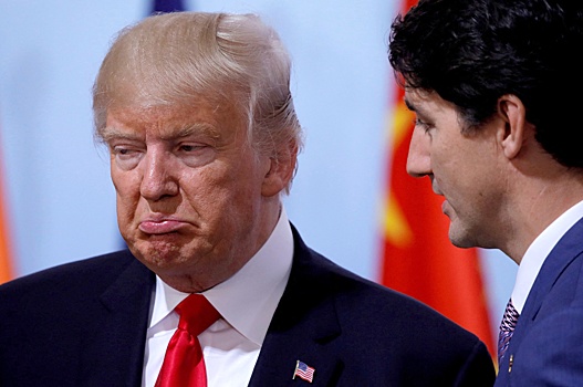 Трамп поменял стол в Овальном кабинете из-за сына Маска