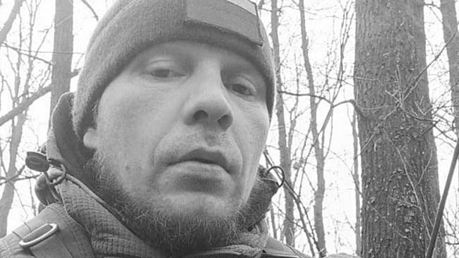 «По характеру был добрым, отзывчивым»: В Омской области простились с погибшим на СВО  скотником