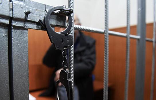 Житель Кирово-Чепецка, разозлившись на мать, сломал ногу ее сожителю: суд вынес приговор