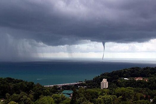 В Сочи ждут грозу и смерчи, в Анапе – жару