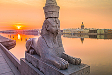 Почему нельзя трогать статуи сфинксов в Санкт-Петербурге